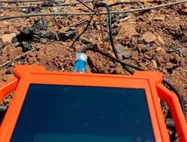 Equipo geofísico operando en campo