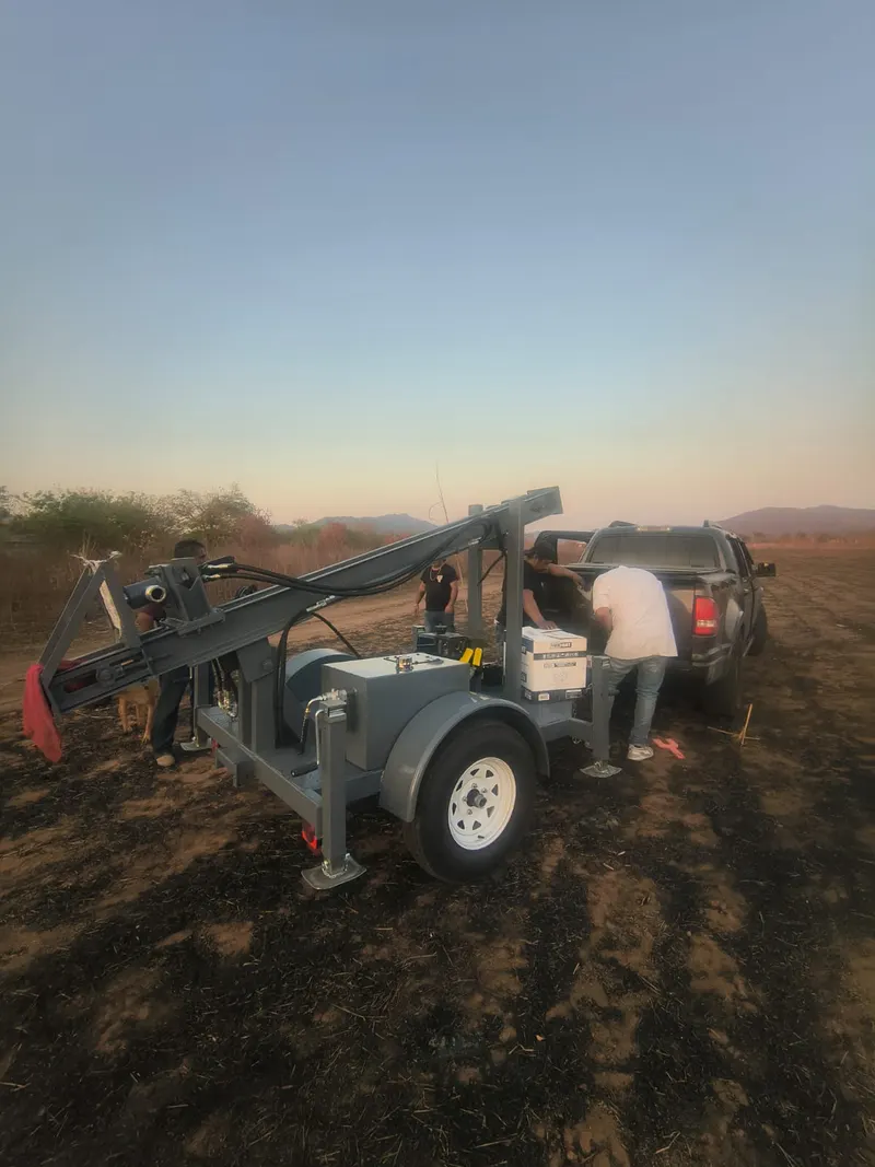 Perforadora en remolque en campo